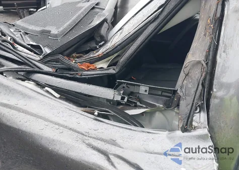 2017 Toyota Rav4 Limited z USA, uszkodzony, nr VIN JTMDFREV1HJ135082